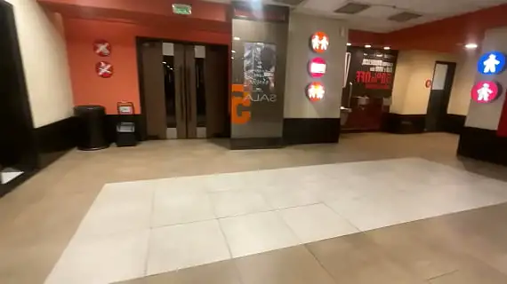 fui expulsa do cinema pois estava chupando meu amigo 1733438714